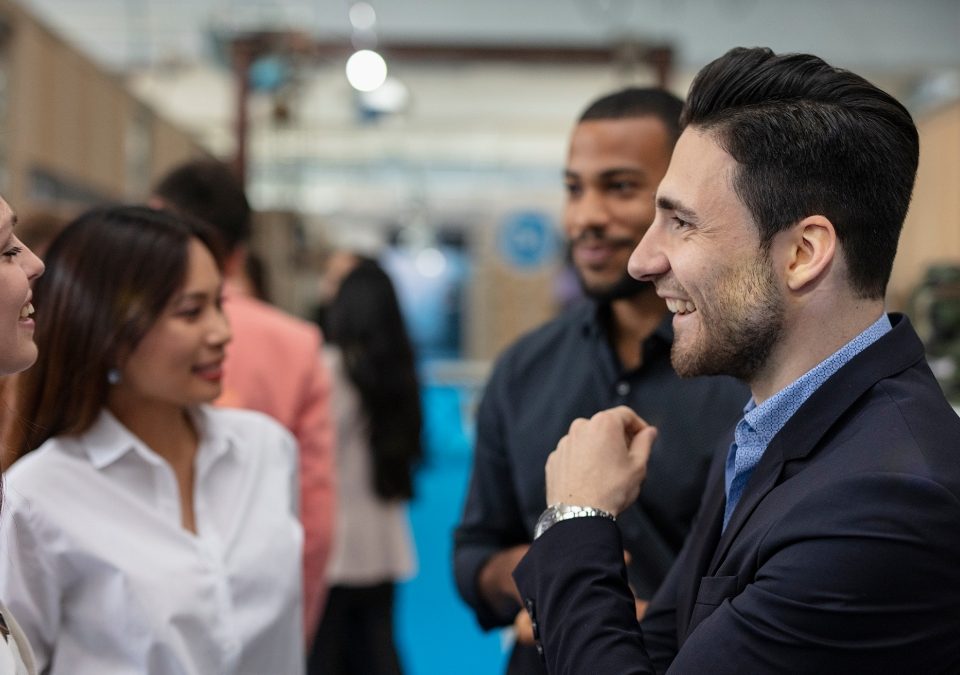 Como estabelecer parcerias com médicos e empresas